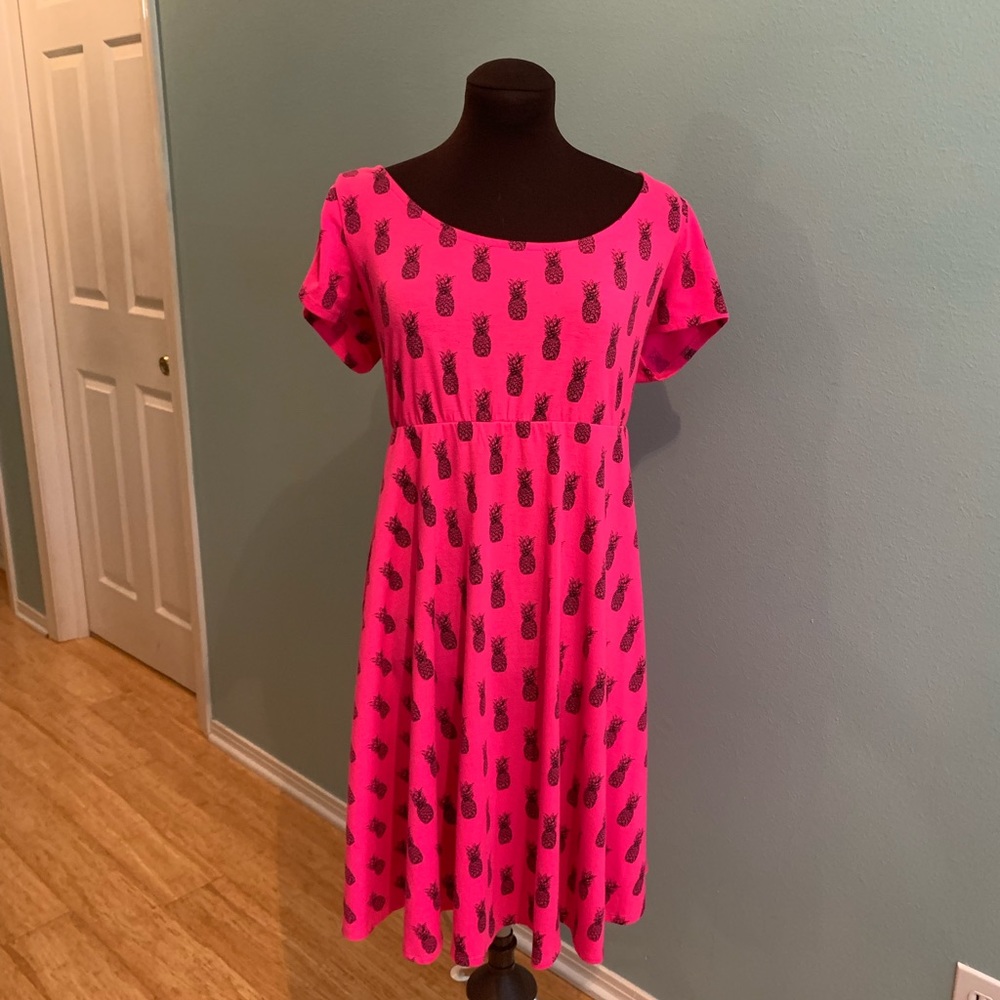 Torrid hot pink pineapple print dress, size 2 EUC